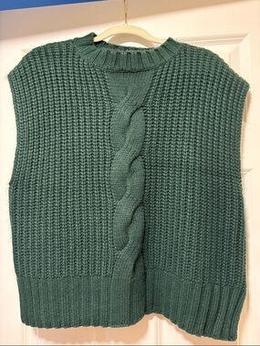 Brand new Laney & Lee Green Cable Knit Crewneck Sweater Vest